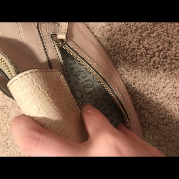 Guess Bone Faux Alligator Purse - Picture 4 of 8